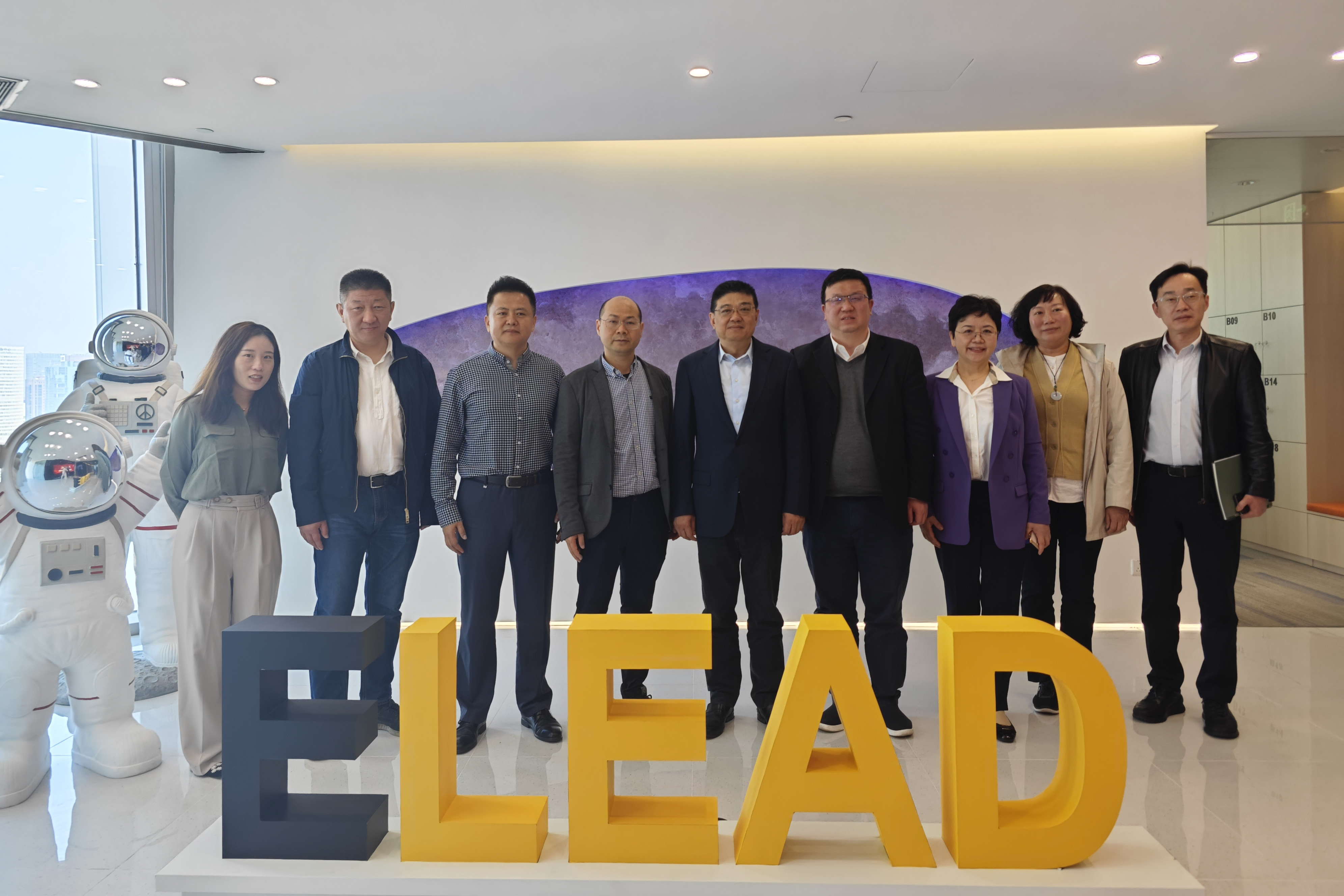 長寧區(qū)人大常委會領導一行蒞臨易立德走訪調研 長寧區(qū)人大常委會領導一行蒞臨易立德走訪調研