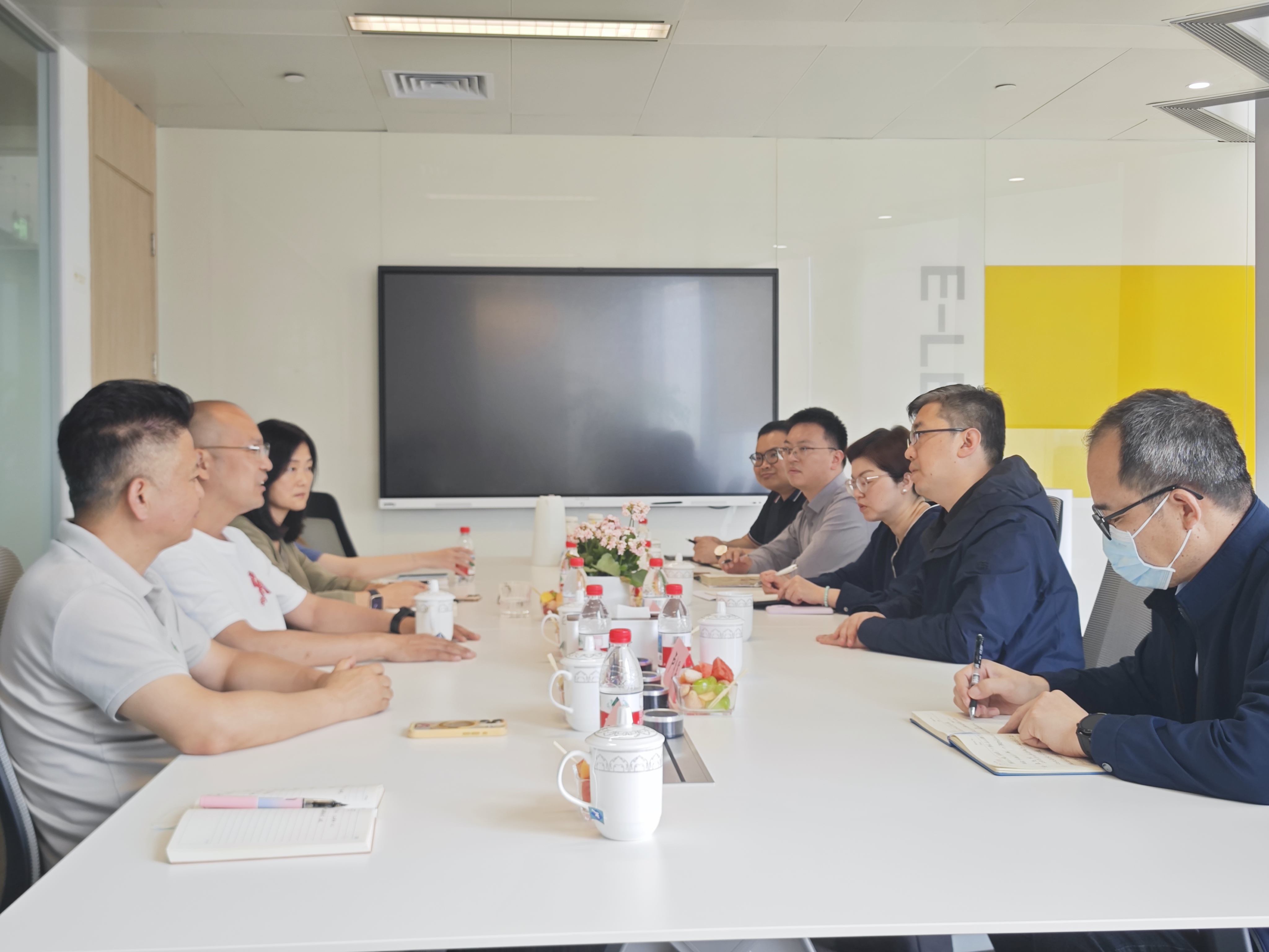 企業(yè)成長與區(qū)域發(fā)展同頻共振，長寧區(qū)副區(qū)長帶隊(duì)蒞臨易立德走訪調(diào)研
